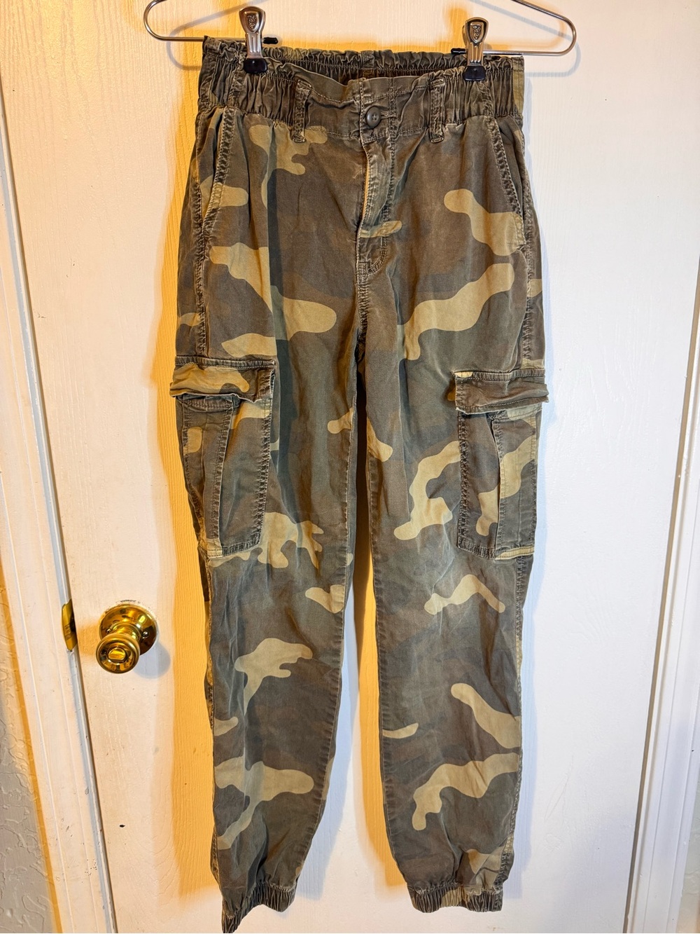 Women’s AE Camo Cargo Pants -